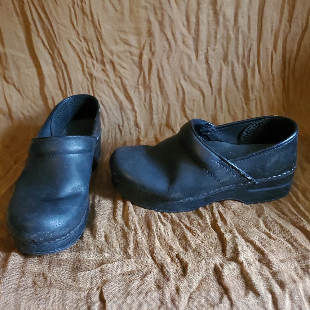 Black leather Dansko clogs